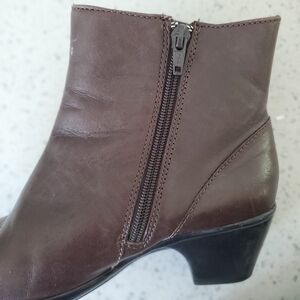 Clark's Ultra-comfortable Brown Leather Ankle Boots, 7.5